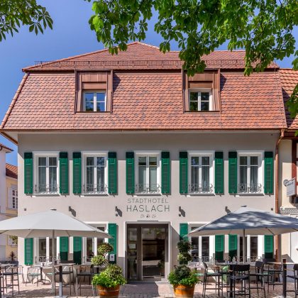 Stadthotel in Haslach, gedeckt mit Biberschwannziegel geflammt