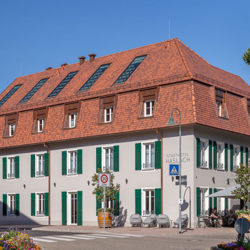Stadthotel in Haslach, gedeckt mit Biberschwannziegel geflammt
