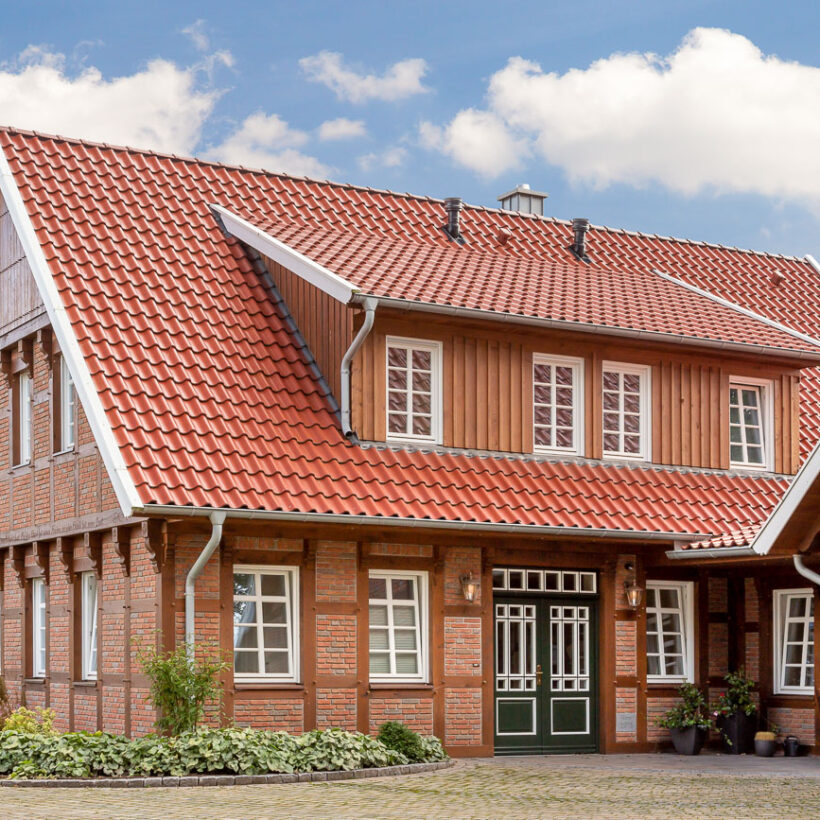 Modernes Bauernhaus mit Hohlfalzziegel Z5 »variwell«