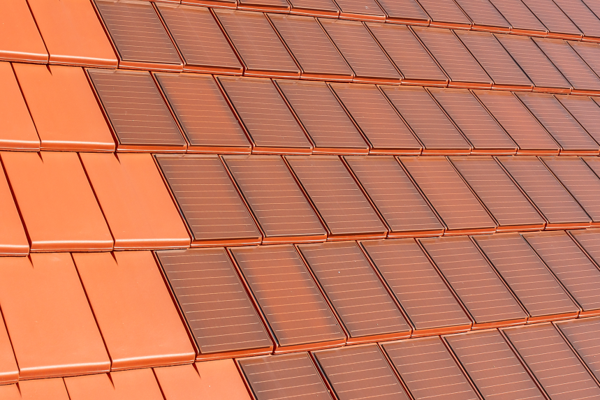 Solar roof tile Stylist-PV in red-brown covered in surface - close-up of a roof