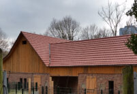 Refurbished deer park with WALTHER-tegula flat tiles in red-brown on the roof