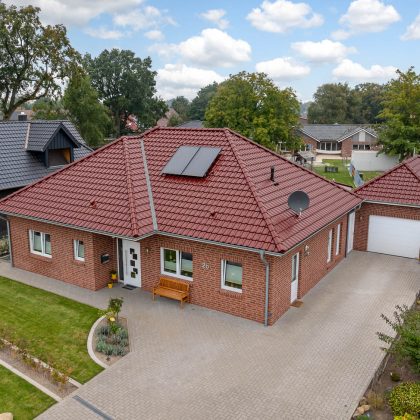 Klinkerfassade und J11v in edelrot - top Bungalow