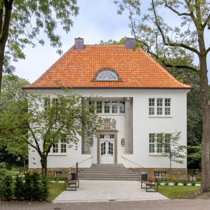 Top Sanierung mit Hohlpfanne H21 in der Sonderserie friesich-bunt Salzbrand, hier in der Gesamtansicht