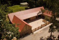 Refurbished deer park with WALTHER-tegula flat tiles in red-brown on the roof
