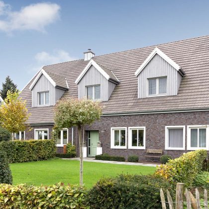 Klinkerhaus mit Doppelmuldenfalzziegel Z2