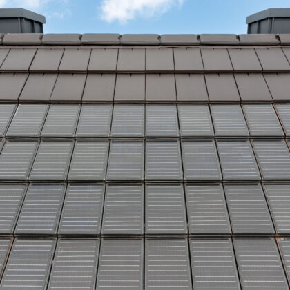 Hotel Villa Schneverdingen: energetische Sanierung mit Solarziegel Stylist-PV mit Autarq.