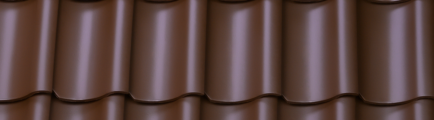 Dachdetail mit Hohlpfanne H2 in dunkelbraun gedeckt