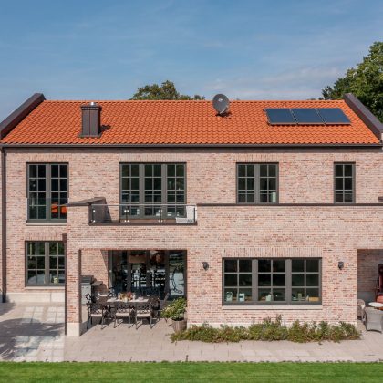 Villa mit Klinkerfassade und Hohlfalzziegel Z5 auf dem Dach